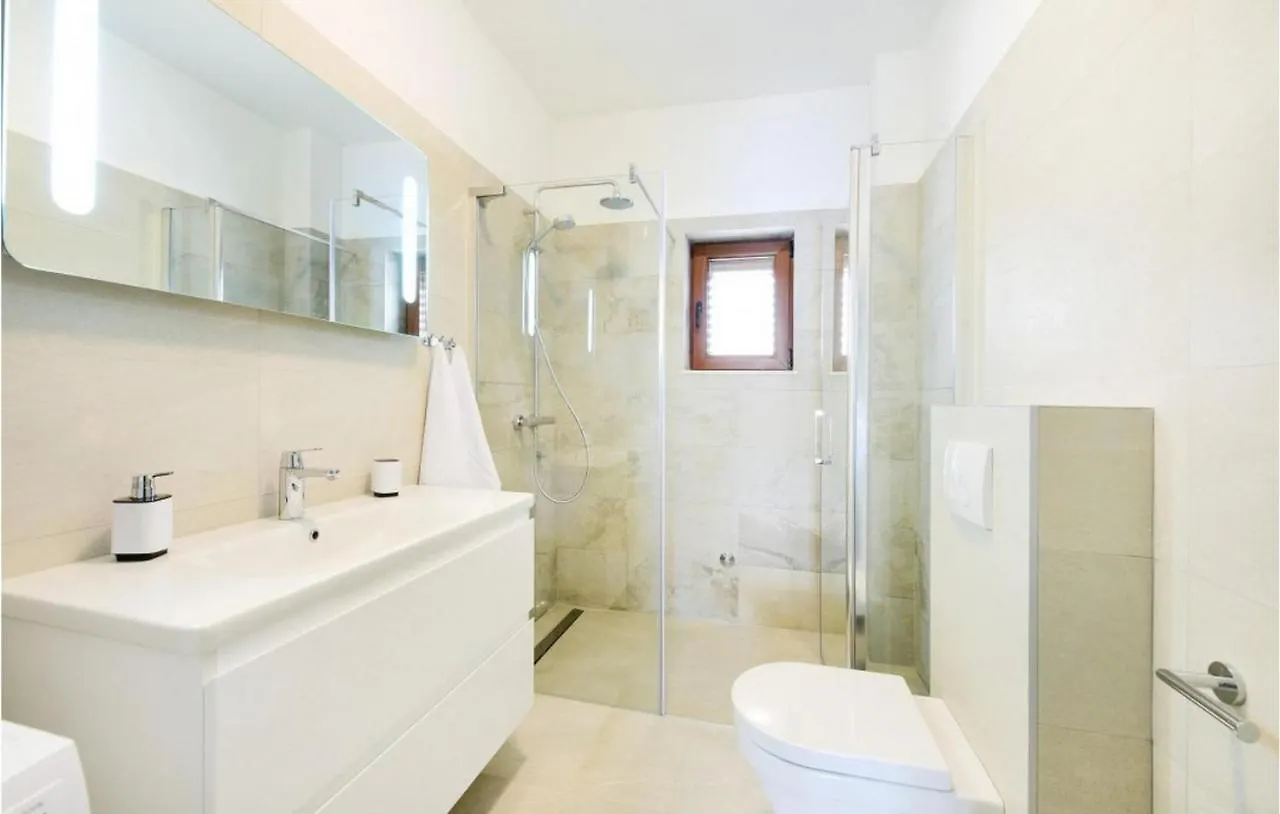 Villa Tona Policnik Holiday home